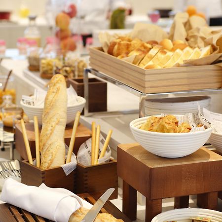 千岁ana皇冠假日酒店 外观 照片 A buffet at a hotel
