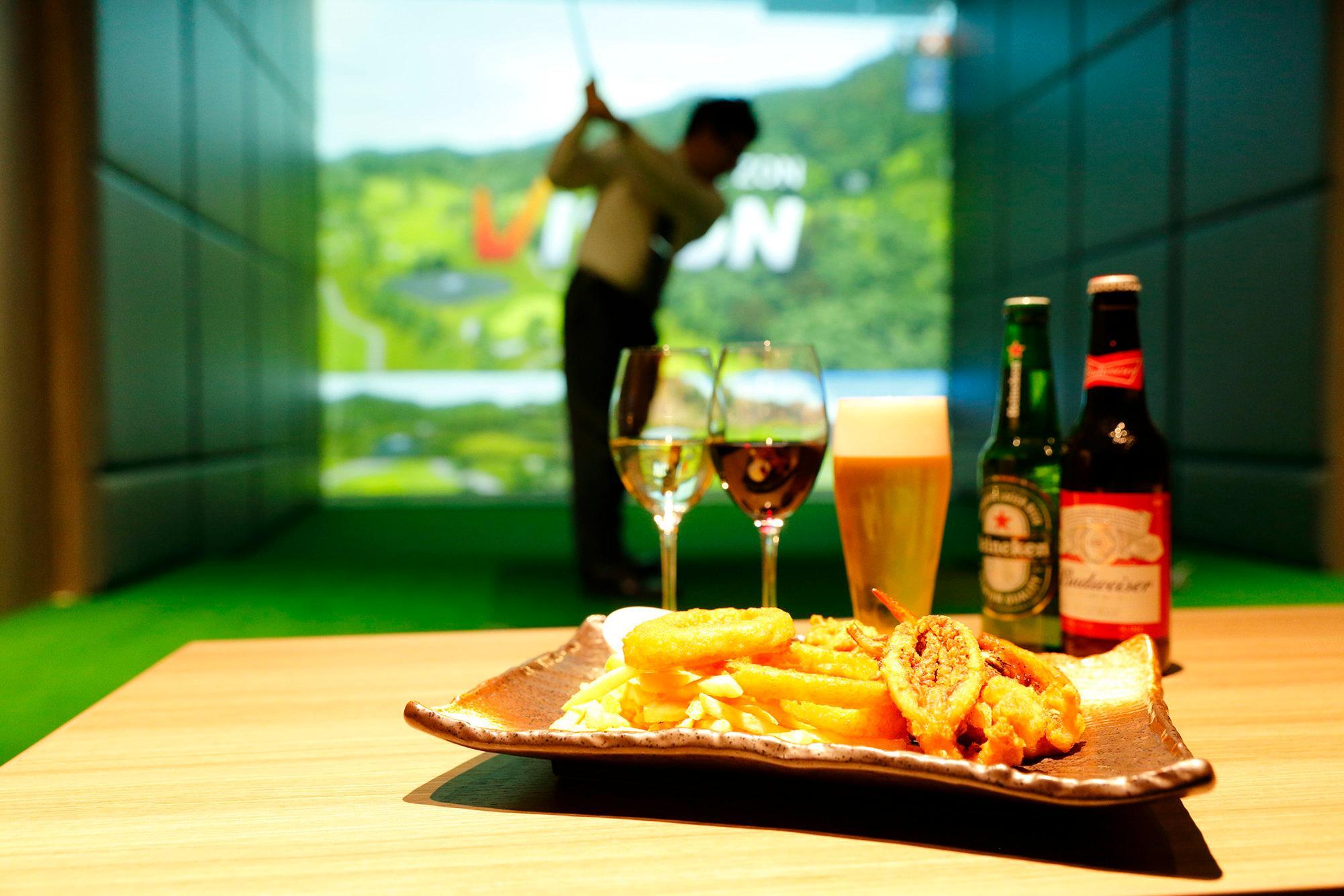 千岁ana皇冠假日酒店 外观 照片 A golf simulator