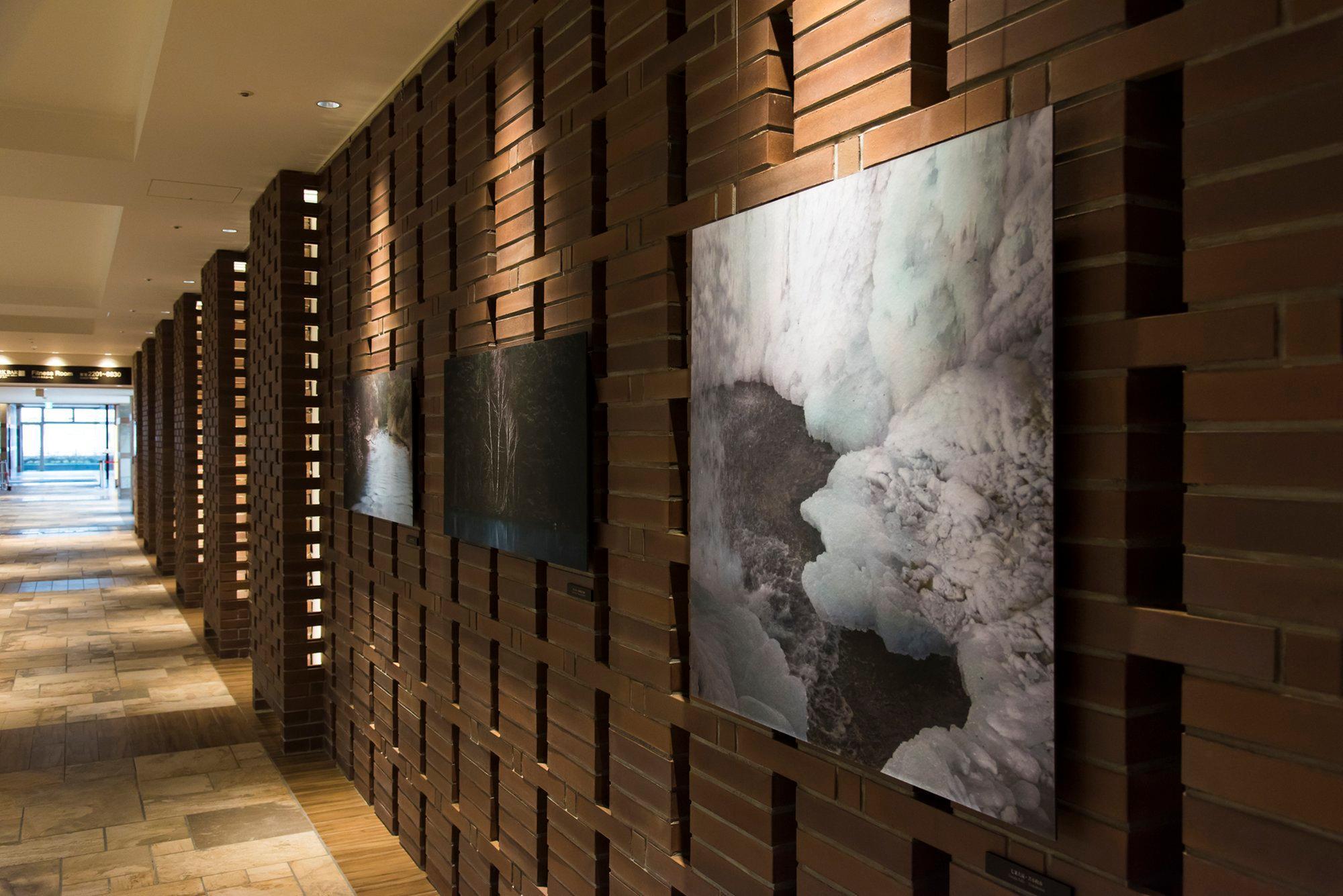 千岁ana皇冠假日酒店 外观 照片 Artwork by the artist at the Four Seasons Hotel, Hong Kong